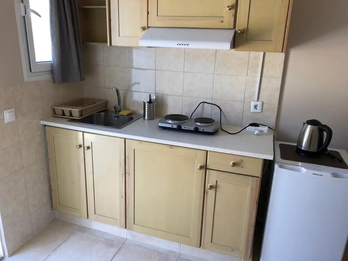 Petros Rooms & Apartments Lixouri 0*,
